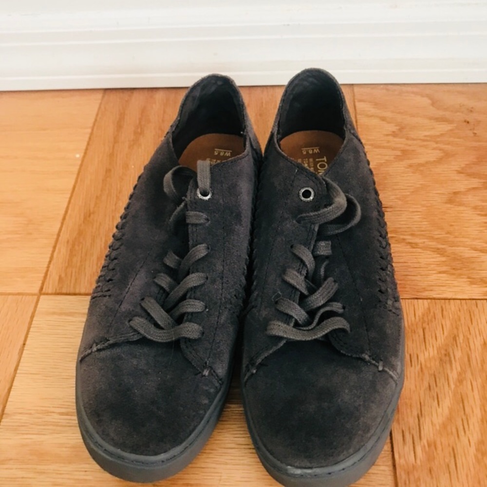 Shoes - Picture 2 of 5